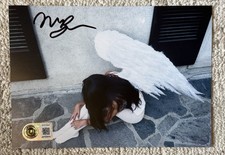 MADISON BEER SIGNED LOCKET INSERT POSTCARD - BECKETT COA
