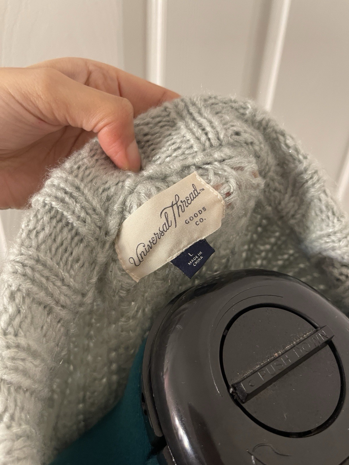 Size large Universal Thread cable knit crewneck p… - image 3