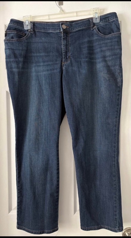 Lee Womens Jeans, 18 Short, Straight Leg, Relaxed Fit, Excellent PreLoved Cond