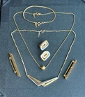 Beautiful 6 Pc VINTAGE GOLD TONE DESIGNER JEWELRY LOT CROWN TRIFARI