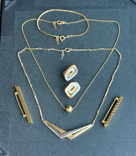 Beautiful 6 Pc VINTAGE GOLD TONE DESIGNER JEWELRY LOT CROWN TRIFARI