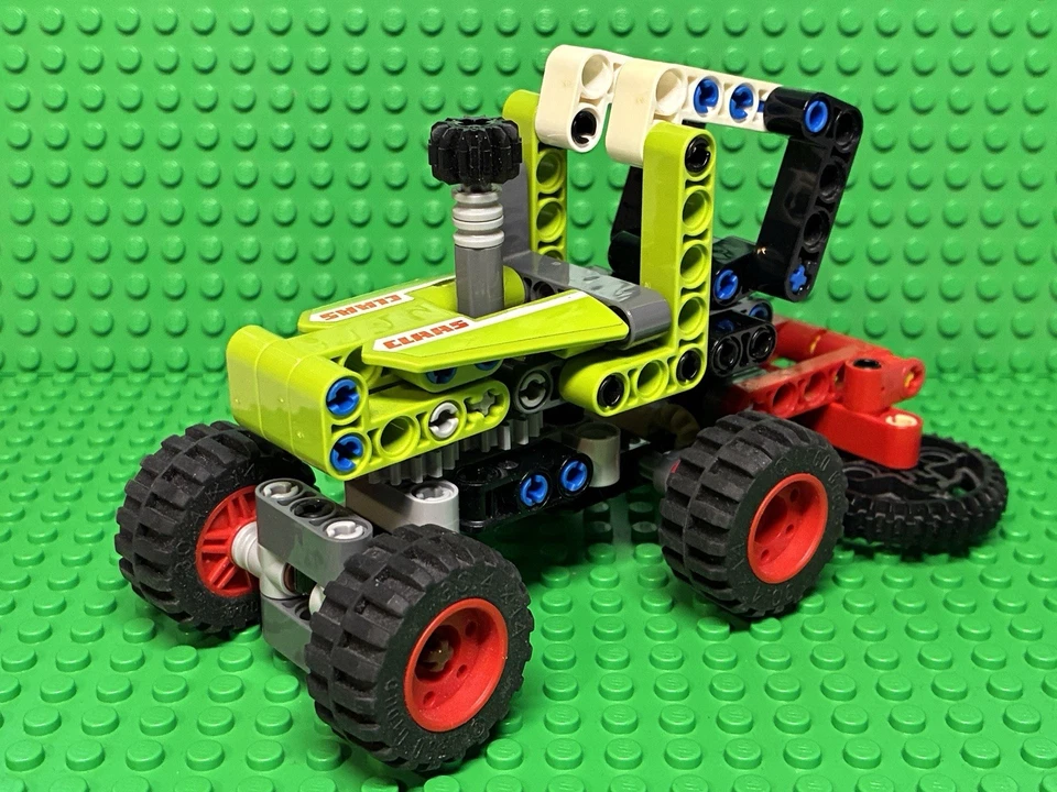LEGO Technic 42102 Mini CLAAS XERION, photo 3 of 5