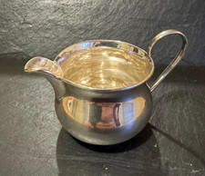 Pretty George V hallmarked silver cream jug in Excellent condition 1935