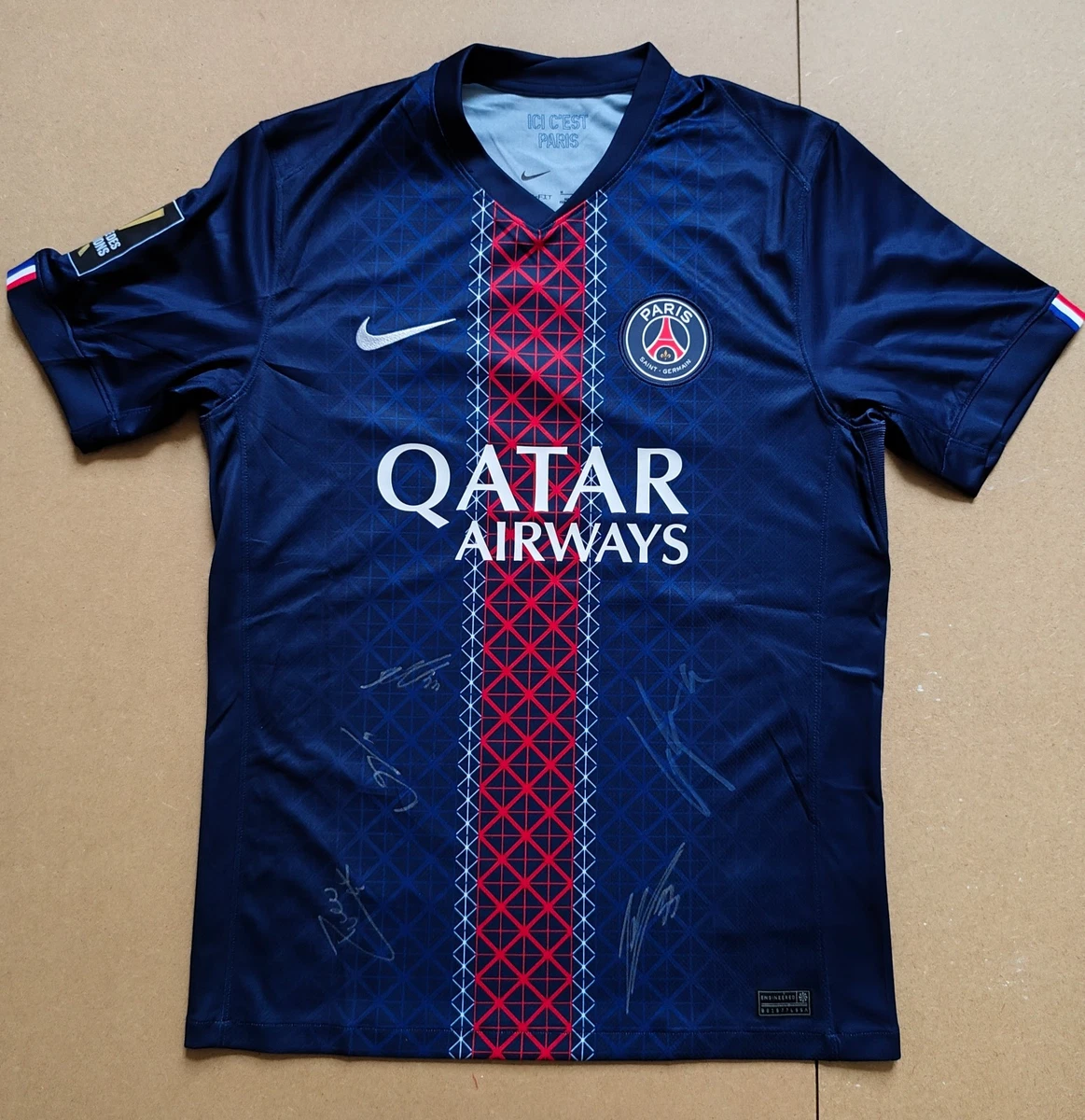 Maillot De Football Dédicacé – Real Madrid Ou Équipe De France, Occasion