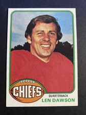 1976 Topps Football Len Dawson Kansas City Chiefs Card #308 Hall of Famer