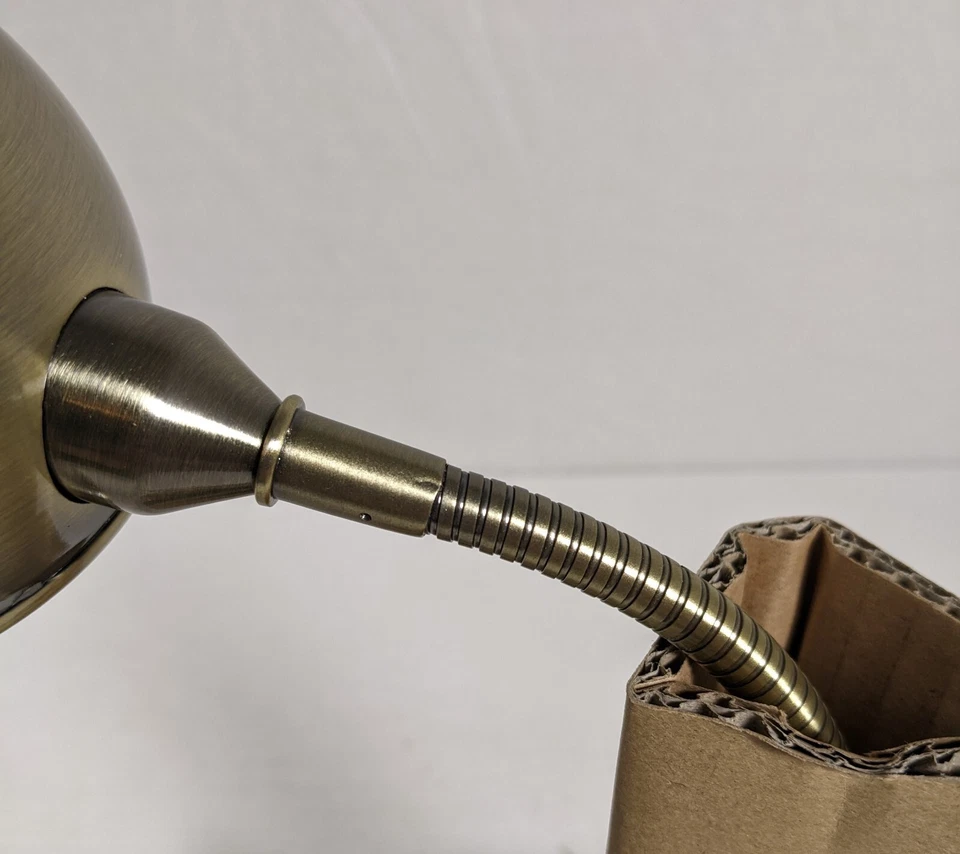 Lâmpada de tarefa LED Mainstays ajustável braço pescoço de ganso 16,5" T x 5,3" diâmetro base - Imagem 4 de 4