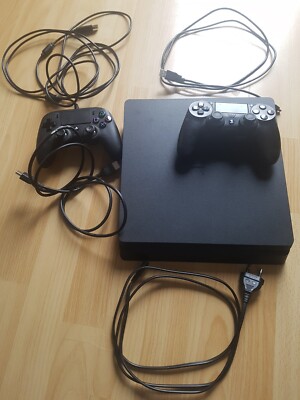 PS4 Konsole (Im cd-raumlaufwerk bekommt man die CD schwieriger rein)