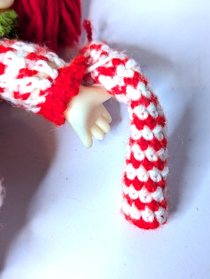 Boneca de crochê de borracha vintage rosto de bebê cabelo vermelho olhos azuis roupa sardas fio de malha - Imagem 3 de 4