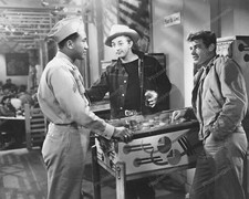 Chicago Coin Pinball Machine In Arcade Classic 8x10 Reprint Photograph