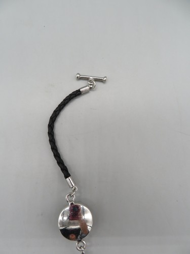 Pulsera Trenzada con Dije Negro A Presión con Corazón Rojo y Círculos Coloridos Cierre en T - Imagen 9 de 15