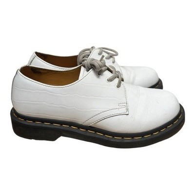 Dr. Martens Croc Embossed Low Top Lace Up Shoes Size 7