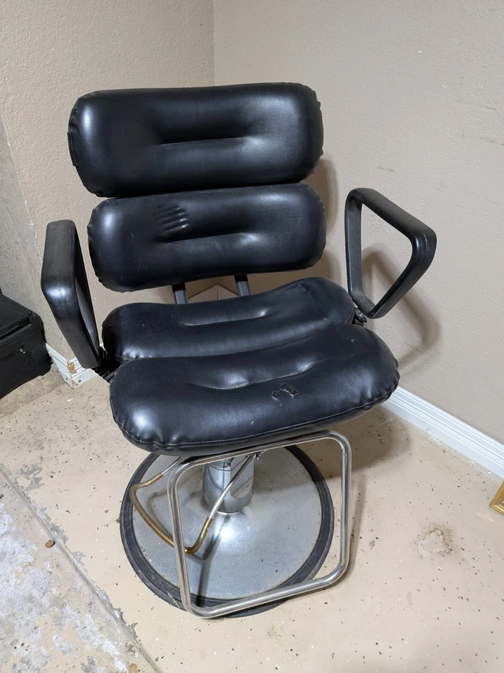 Silla de barbero o salón con bomba hidráulica para dos sillas Foto 3 de 3