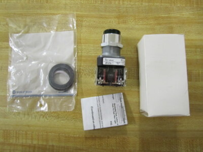 Allen Bradley 800T-QB24G Push Button Green w/800T-XA / Blank