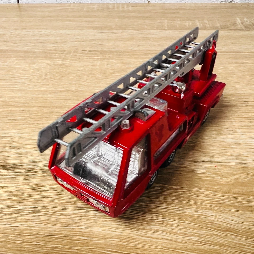 Matchbox SuperKings Fire Tender No 9 K9 Red Engine Truck Clear Windows 1973 - Image 2 of 4