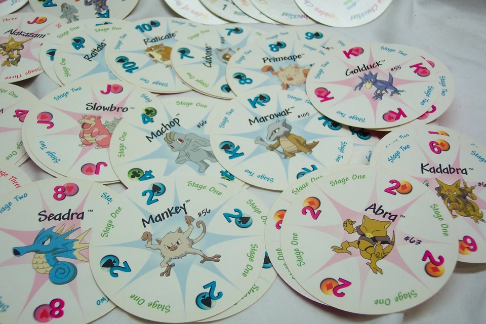 JUEGO DE CARTAS POKEMON RUMMY VINTAGE Redondas Pokeball TARJETAS EN ESTUCHE Foto 4 de 4