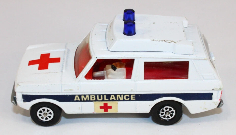 3 Corgi Toys Whizzwheels Vigilant Range Rover Ambulance Patient Stretcher - Image 2 of 4
