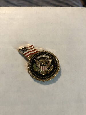 Hat Lapel Pin US Presidential Seal with Flag (R404) 1in Tall