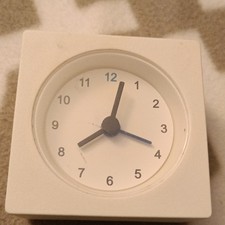 IKEA Väckis Réveil analogique quartz carré blanc à piles alarme chiffres arabes