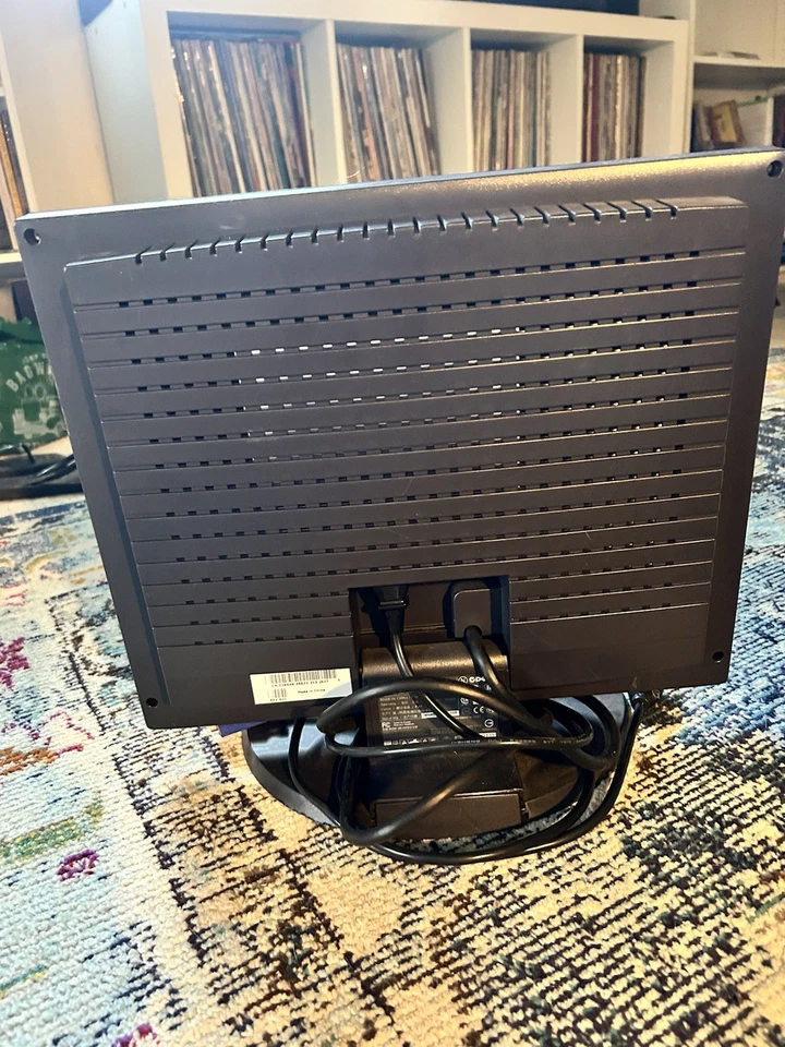 15" Dell LCD Monitor E151FP with VGA & Power Cables. Includes stand. Working - Image 2 of 3