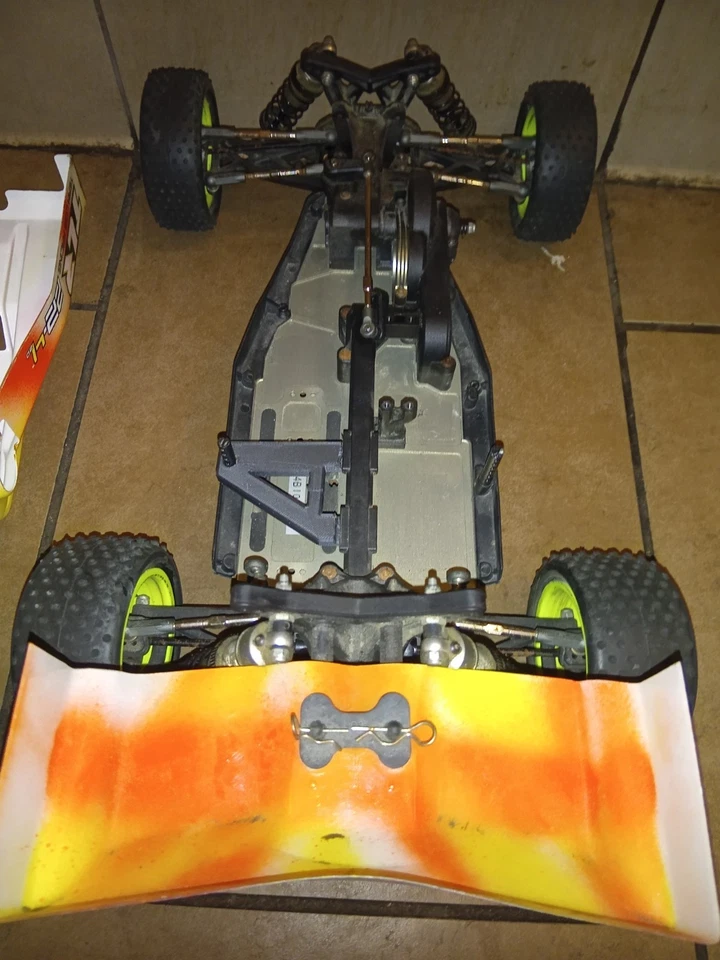 Losi TLR 22-4, 4x4 Carpet RC Buggy Racer Tires. Big Bore Aluminum Shocks Clay  - Image 2 of 4