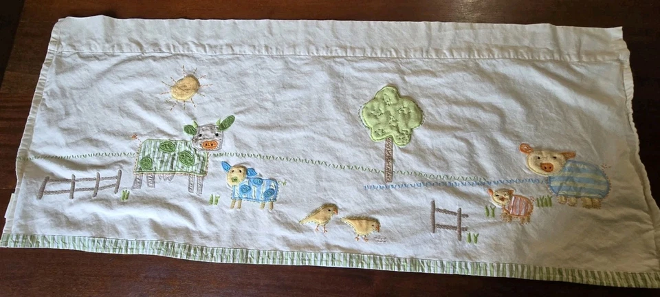 Cenefas de ventana multicolores Pottery Barn Kids Farmyard Friends almohada pequeña falsa Foto 4 de 4