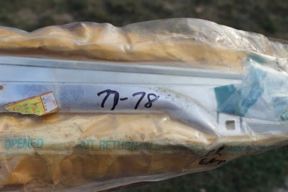 Nuevo de Lote Original 1977-1978 Chevrolet Impala Caprice Sedán Moldura Trasera Derecha 9634085???? Foto 3 de 4