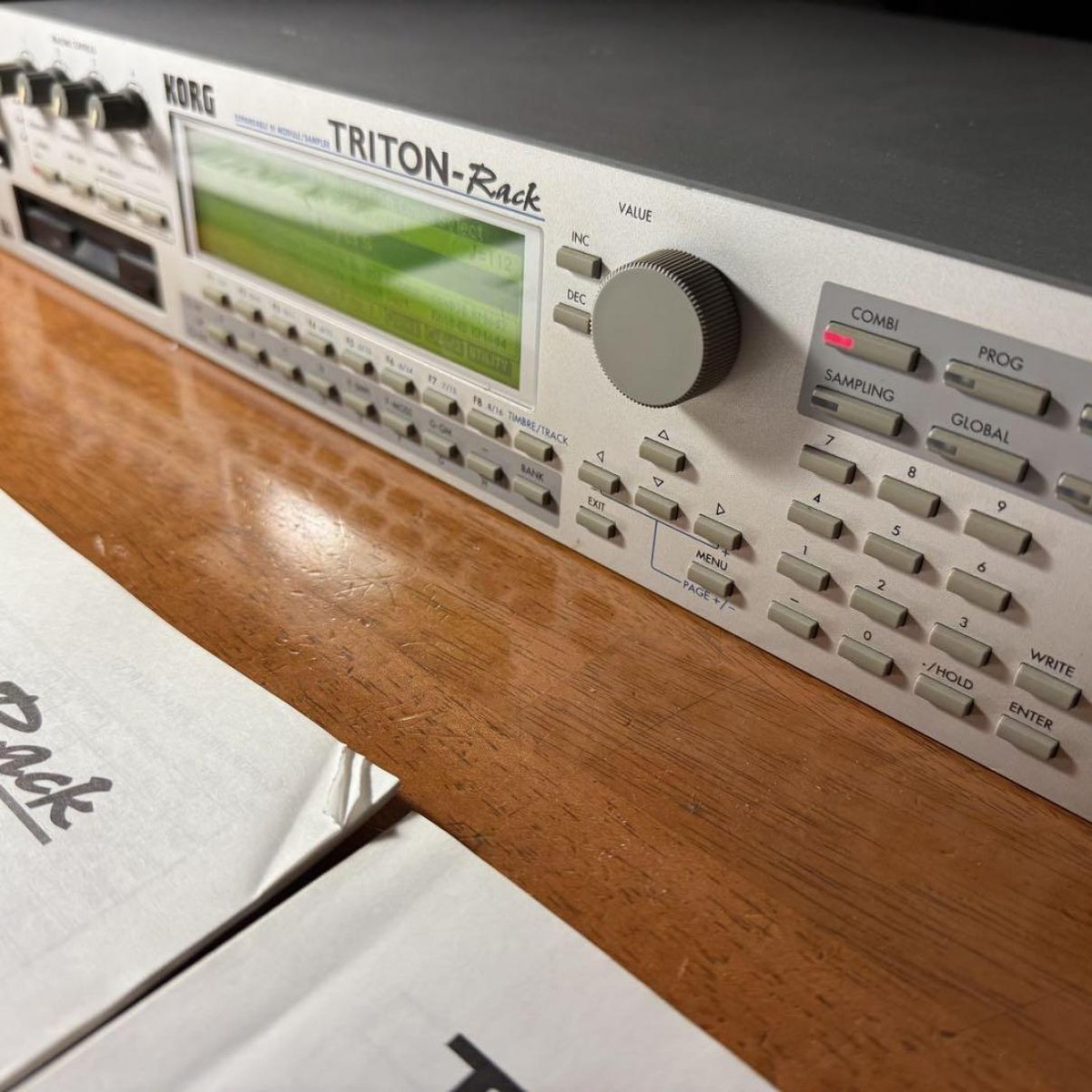 【動作品】korg 音源モジュール triton-rack KORG TRITON RACK SYNTHESIZER sound source module