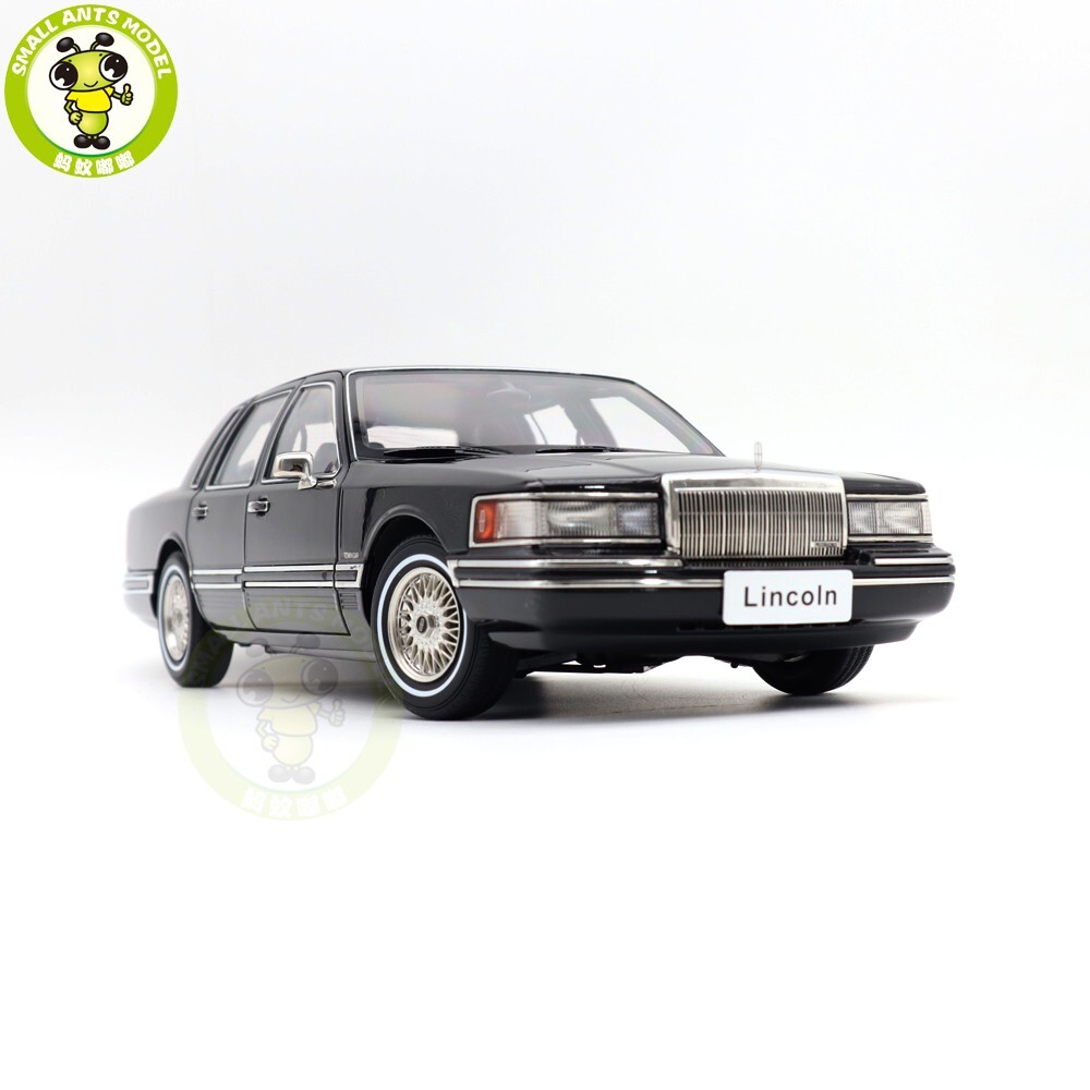 1/18 Lincoln Town Car 1990 Second Generation Diecast Model Toy Car