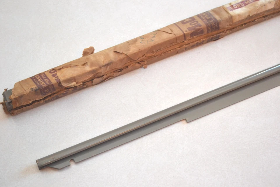 Painel retentor capô esquerdo Ford F100 caminhonete picape 1953-1956 NOS, 1954 1955 - Imagem 3 de 4