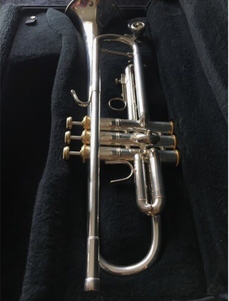 Vincent Bach Soloist Bb Trumpet TR200, Gold Trim, Case Vincent Bach Soloist Bb Trumpet TR200, Gold Trim, Case