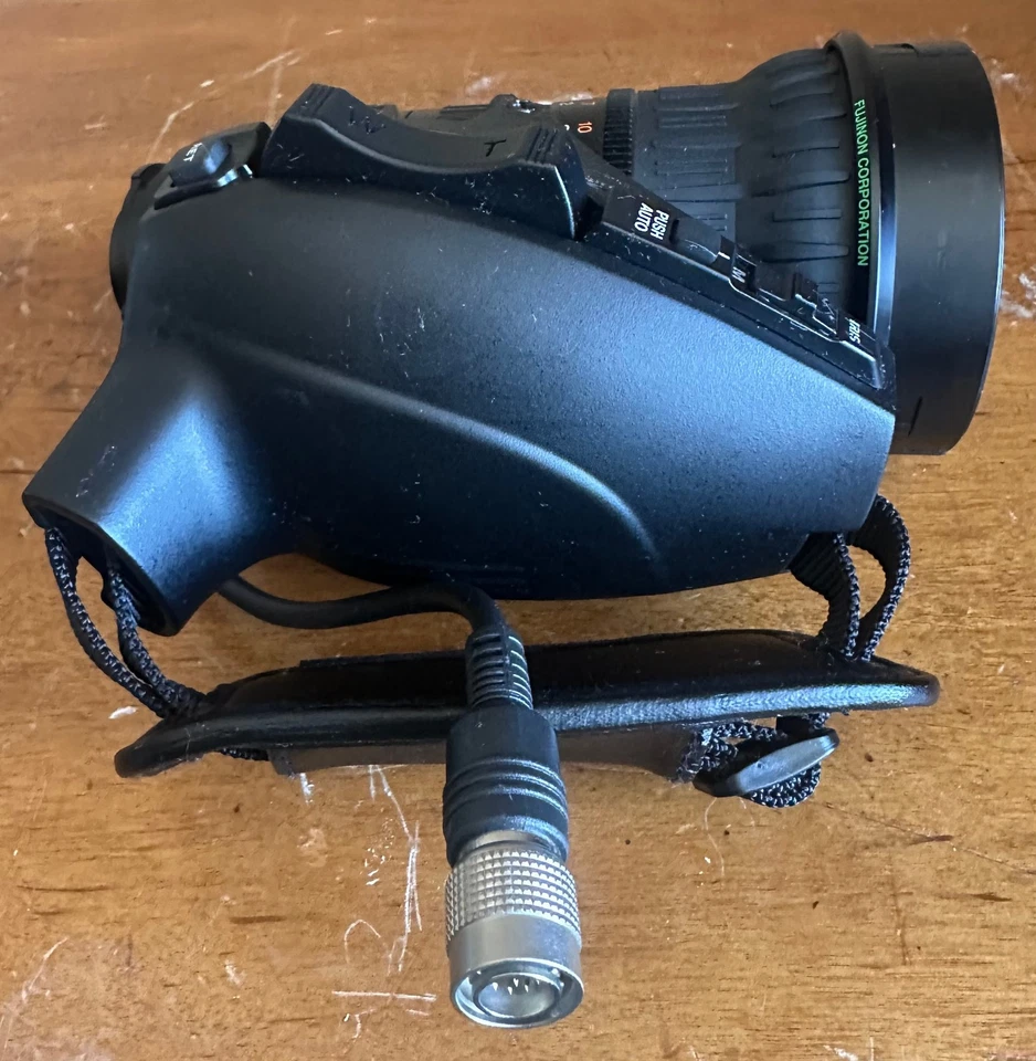 Fujinon XT 17x4.5BRM-K14/ 1:1.6/4.5-77mm HD ENG Servo Grip TV Video Zoom Lens - Image 3 of 4