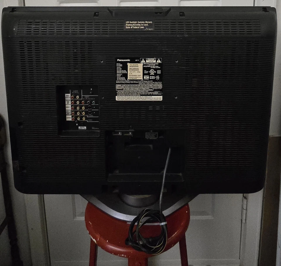 Panasonic Viera 26" TV TC-26LX70 LCD Television Retro Gaming T.V - Image 2 of 4