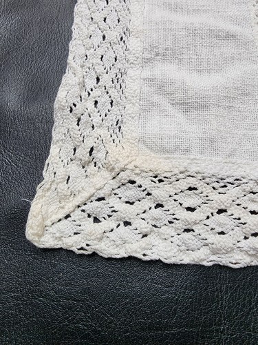 Vintage Crochet Table Cloth runner Made In AUSTRIA - Picture 3 of 16