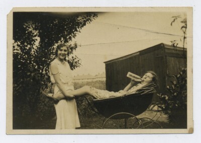 Ein großes Baby Mädchen! Art Deco Mädchen haben Spaß! Vintage Foto 30er Jahre C42