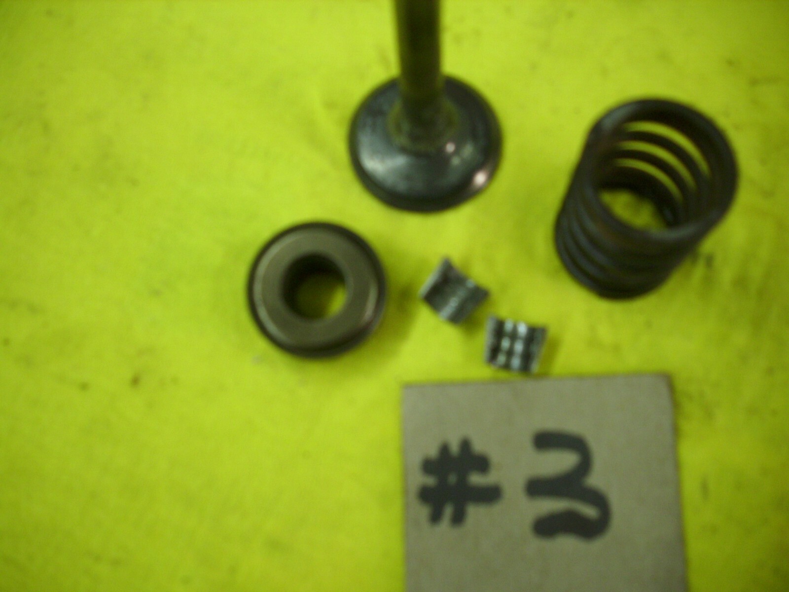 Briggs & Stratton Exhaust Valve 691796 WITH SPRING,RETAINER AND KEEPERS