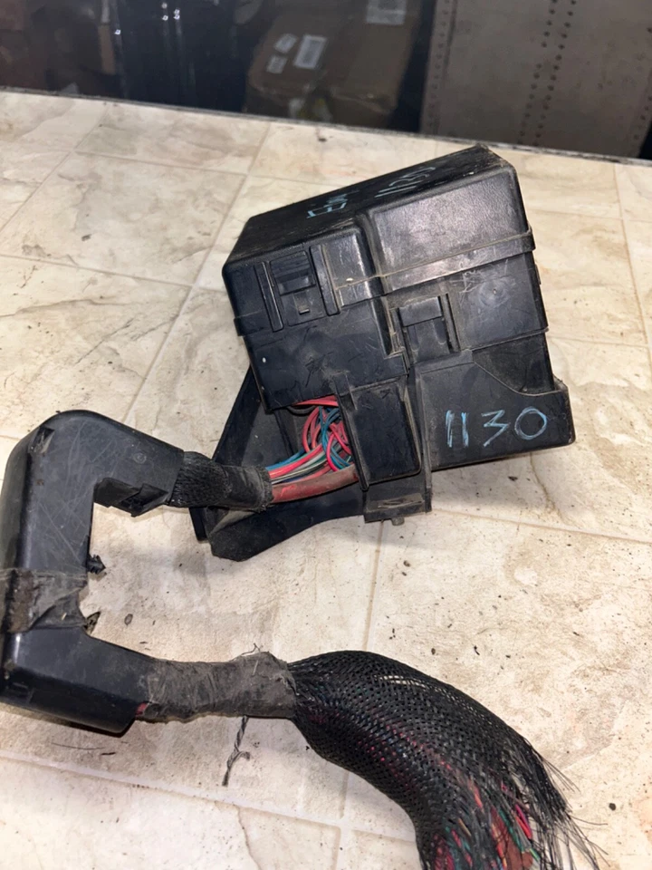 Conjunto de bloque de circuito de caja de relé de fusibles de motor Lincoln LS 2003-2006 Foto 4 de 4