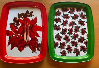 TWO VINTAGE CHRISTMAS TIN SNACK COOKIE TRAY PLATTER POINSETTIA CANDLE HOLLY EUC