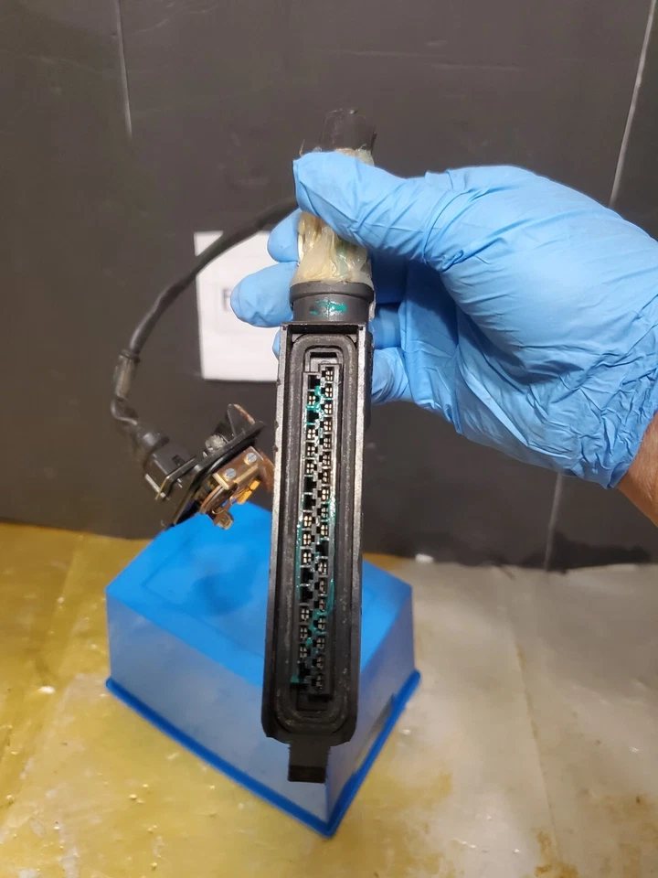 Conector plugue computador Bertone X1/9 BOSCH ECU FABRICANTE DE EQUIPAMENTO ORIGINAL - Imagem 3 de 4