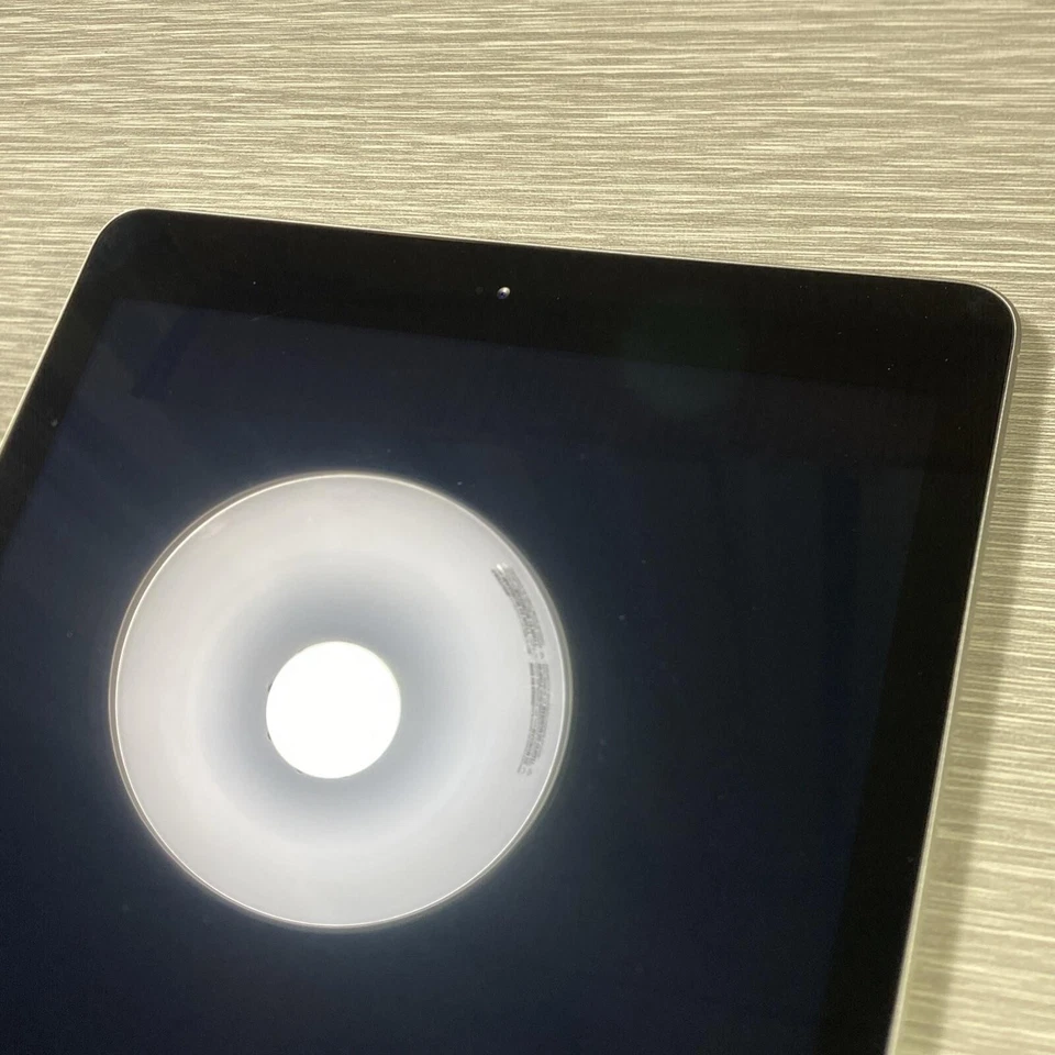 Apple iPad 5ta Generación A1822 9.7" 32GB Wi-Fi - GRIS ESPACIAL *SIN ALIMENTACIÓN* Foto 3 de 4