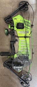 Ensemble de tir à l'arc Barnett Lil' Banshee avec cible | Canadian Tire