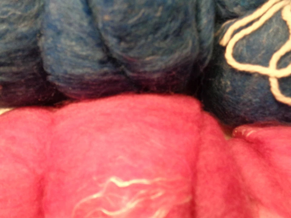 ROVING Wool CAMEL SILK Merino  Spinning Fiber Blue and Pink 10.5 oz LANDES LAMB - Image 2 of 3