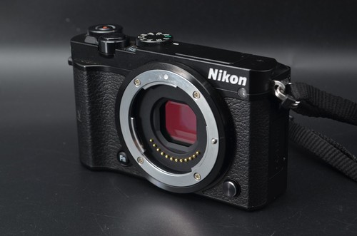 Nikon 1 J5 Mirrorless Camera Black 10-30mm Lens Kit Free Ship #B40 - Picture 2 of 15
