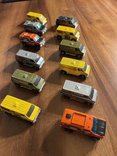 hot wheels 1970's vintage Hong Kong lot of 12 vans baja paramedic thor redlines