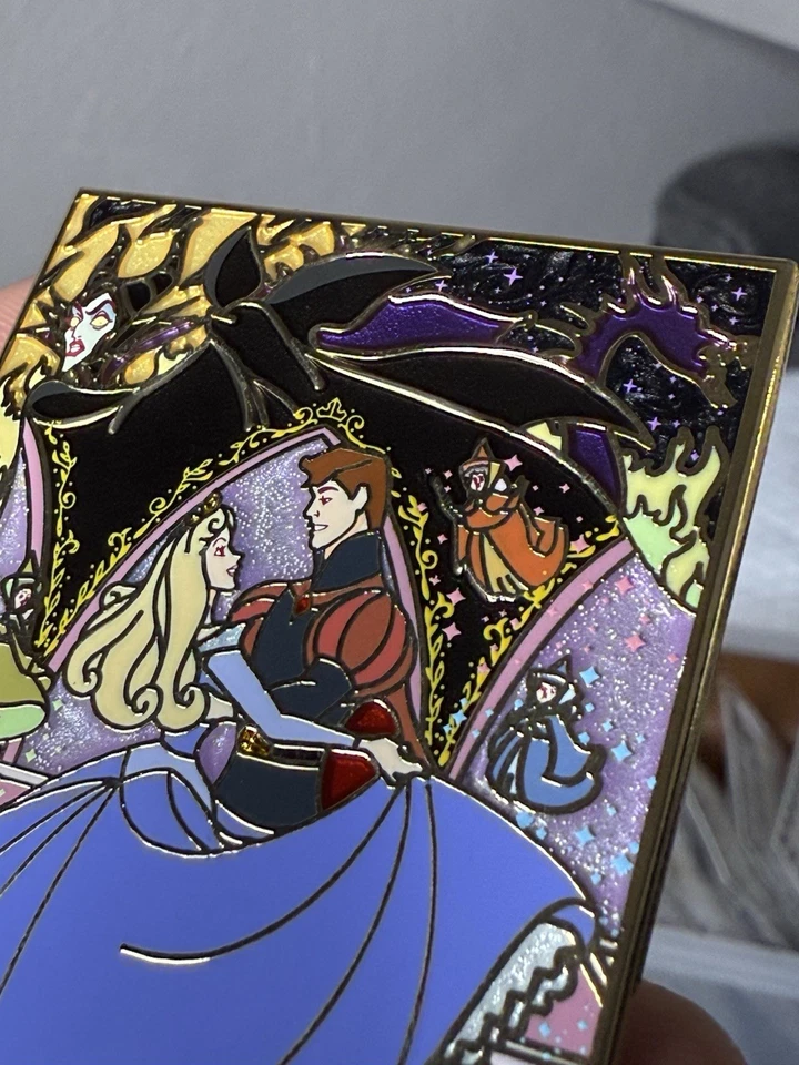 Prendedor de fantasía Maléfica de la Bella Durmiente de Disney Foto 4 de 4