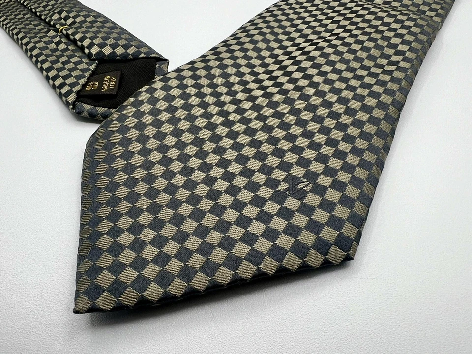 Corbata de seda a cuadros Louis Vuitton dorada marrón micro Damier patrón clásico Foto 3 de 4