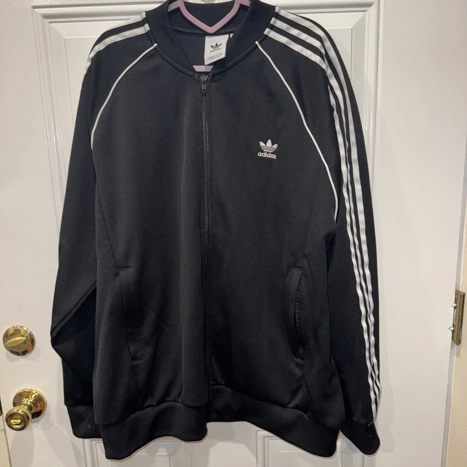 Adidas Originales Conjunto Negro, Top 2XL y Pantalones XL, Usado Foto 2 de 4