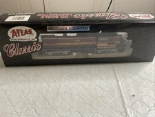 HO Atlas Classic Boston & Maine Alco RS-3  Locomotive 8468 #1545 DCC No Sound