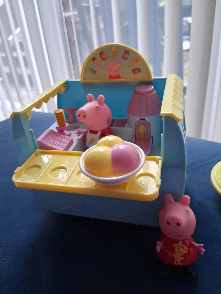 Peppa Pig Bundle - Image 2 of 4