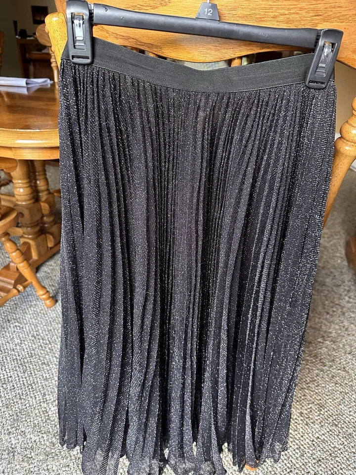 Женская плиссированная блестящая юбка Weekend Max Mara (M, черная) - Изображение 4 из 4