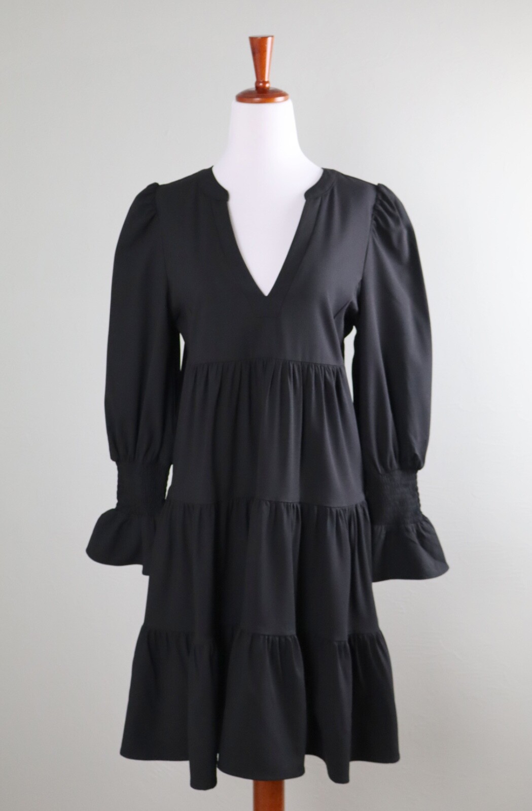 POMANDER PLACE Tuckernuck $128 Solid Black Tiered… - image 1